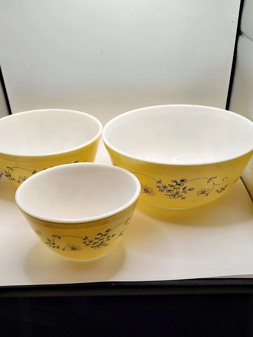 Pyrex Shenandoah Yellow Nesting Bowls 3 Piece Set